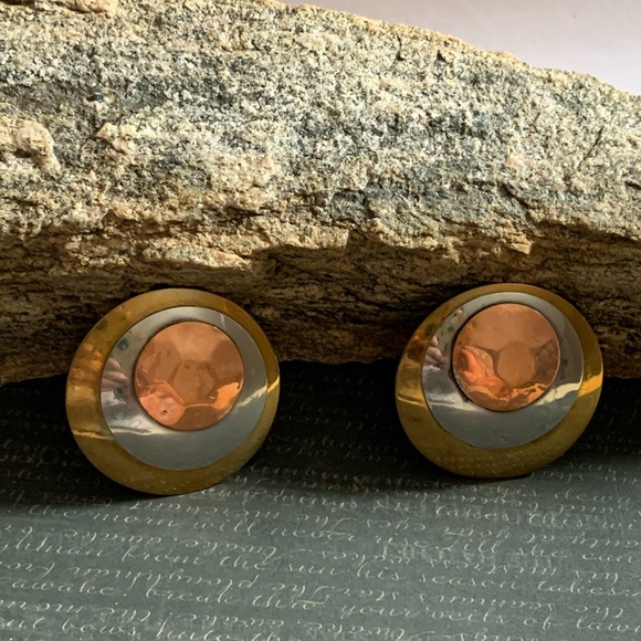 Vintage Estate Earrings Three Tone Hammered Copper Silver Gold Clip On Jewelry - Picture 5 of 7